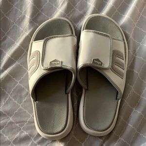 etnies slide sandals
